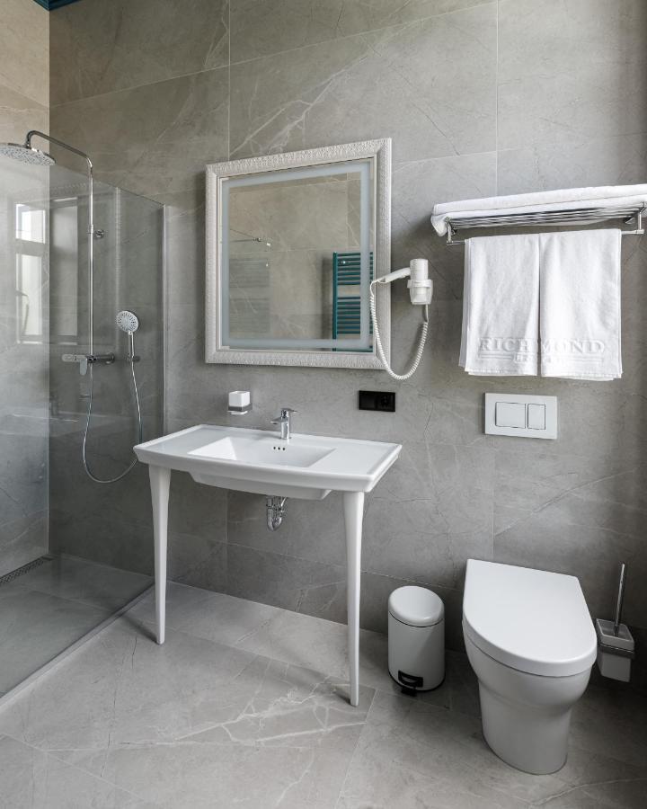Richmond Hotel 4*