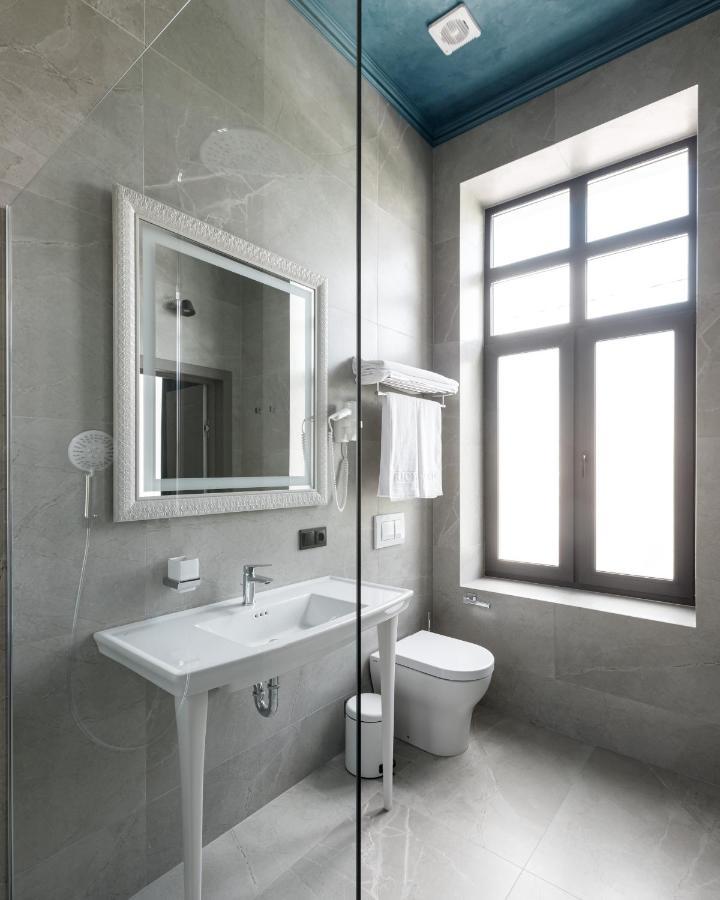 Richmond Hotel 4*